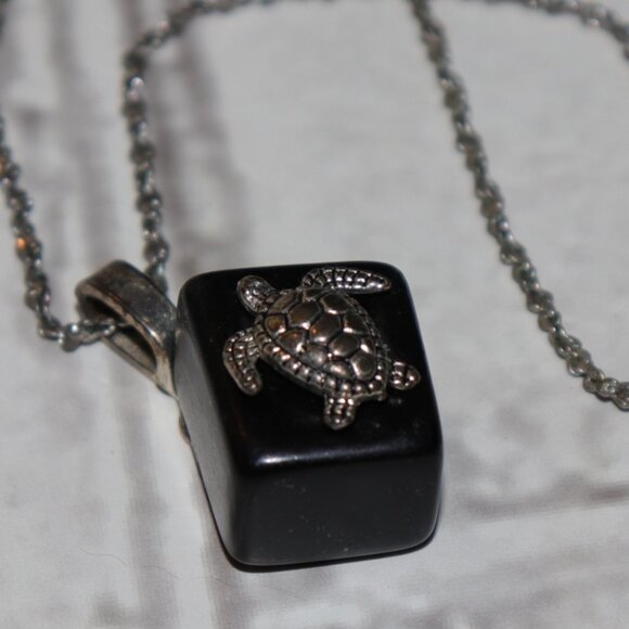 🐢 Silver & Black Turtle Pendant Necklace – 15"  🖤 - Picture 1 of 6